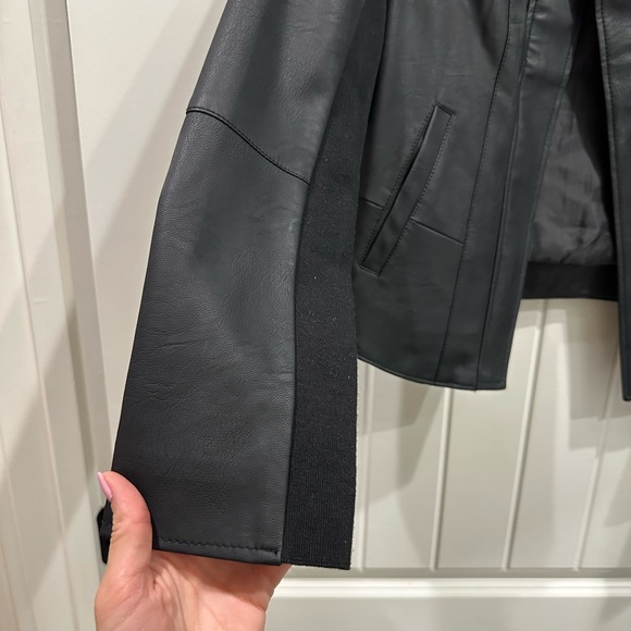 black leather jacket - Picture 3 of 5